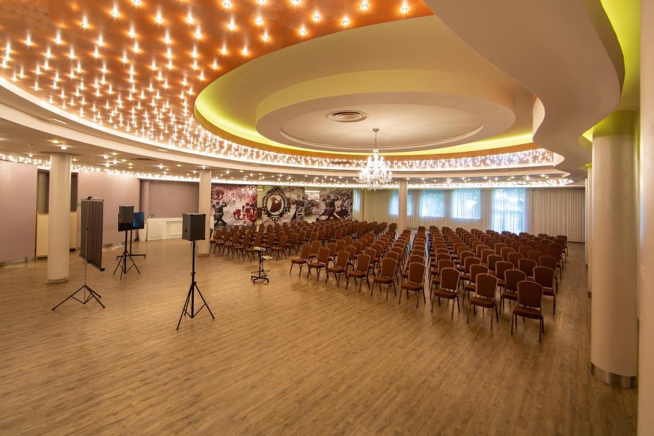 Hotel Jan Sander Aleksandrów Łódzki Buitenkant foto